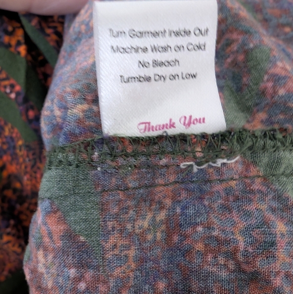 💘 Briton Court Nora Blouse - Olive Leopard - Picture 7 of 8